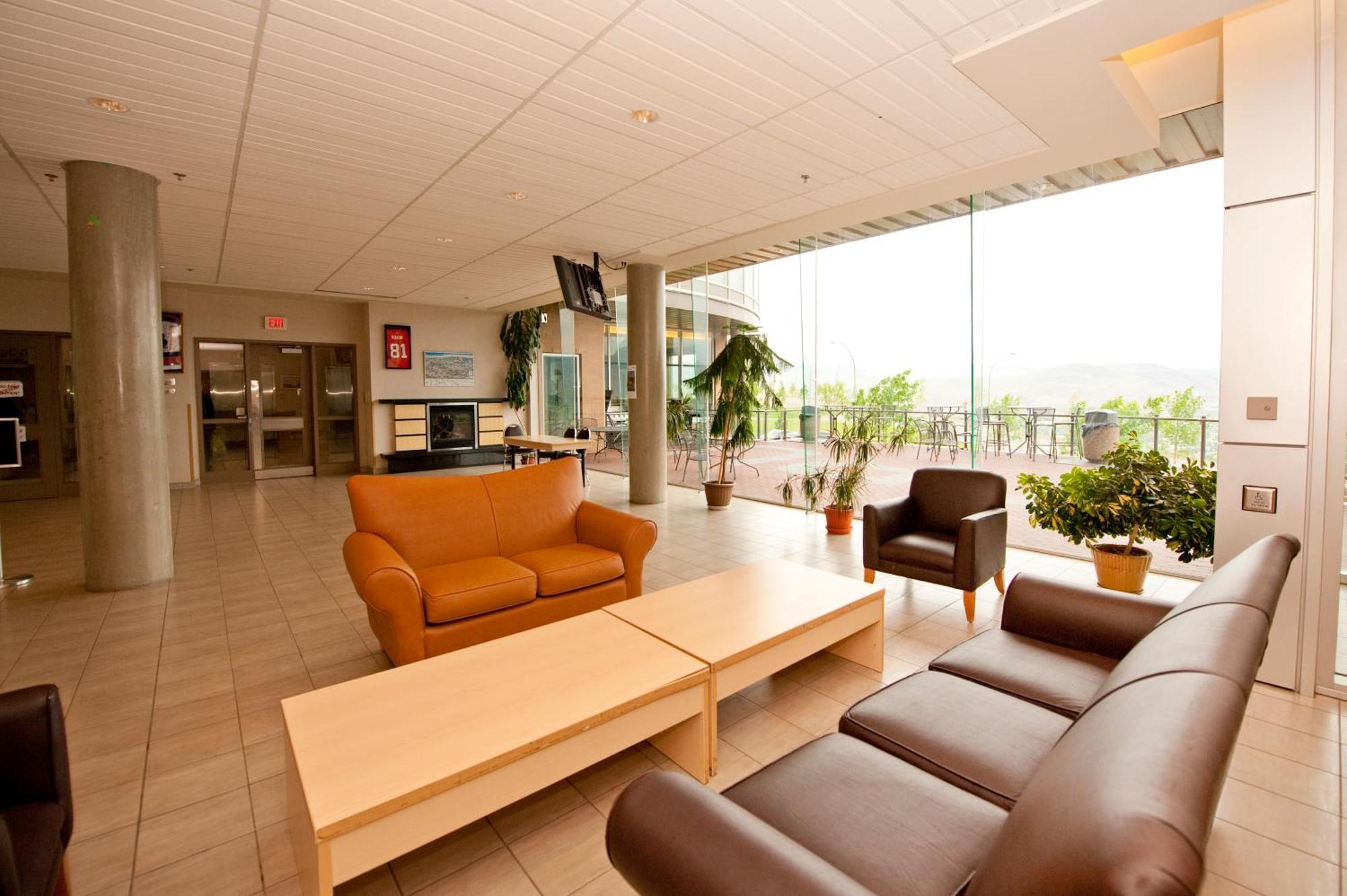 Residence & Conference Centre - Kamloops Ngoại thất bức ảnh