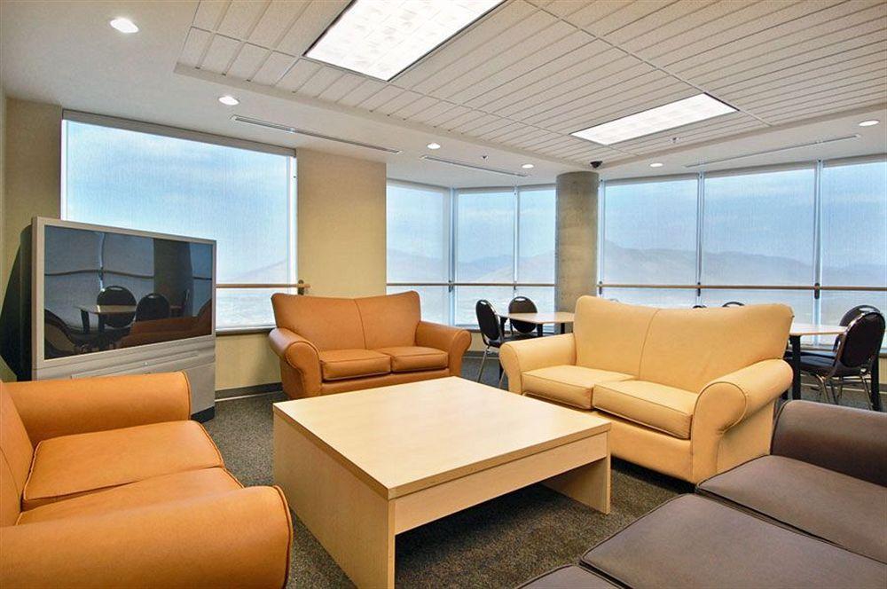 Residence & Conference Centre - Kamloops Ngoại thất bức ảnh