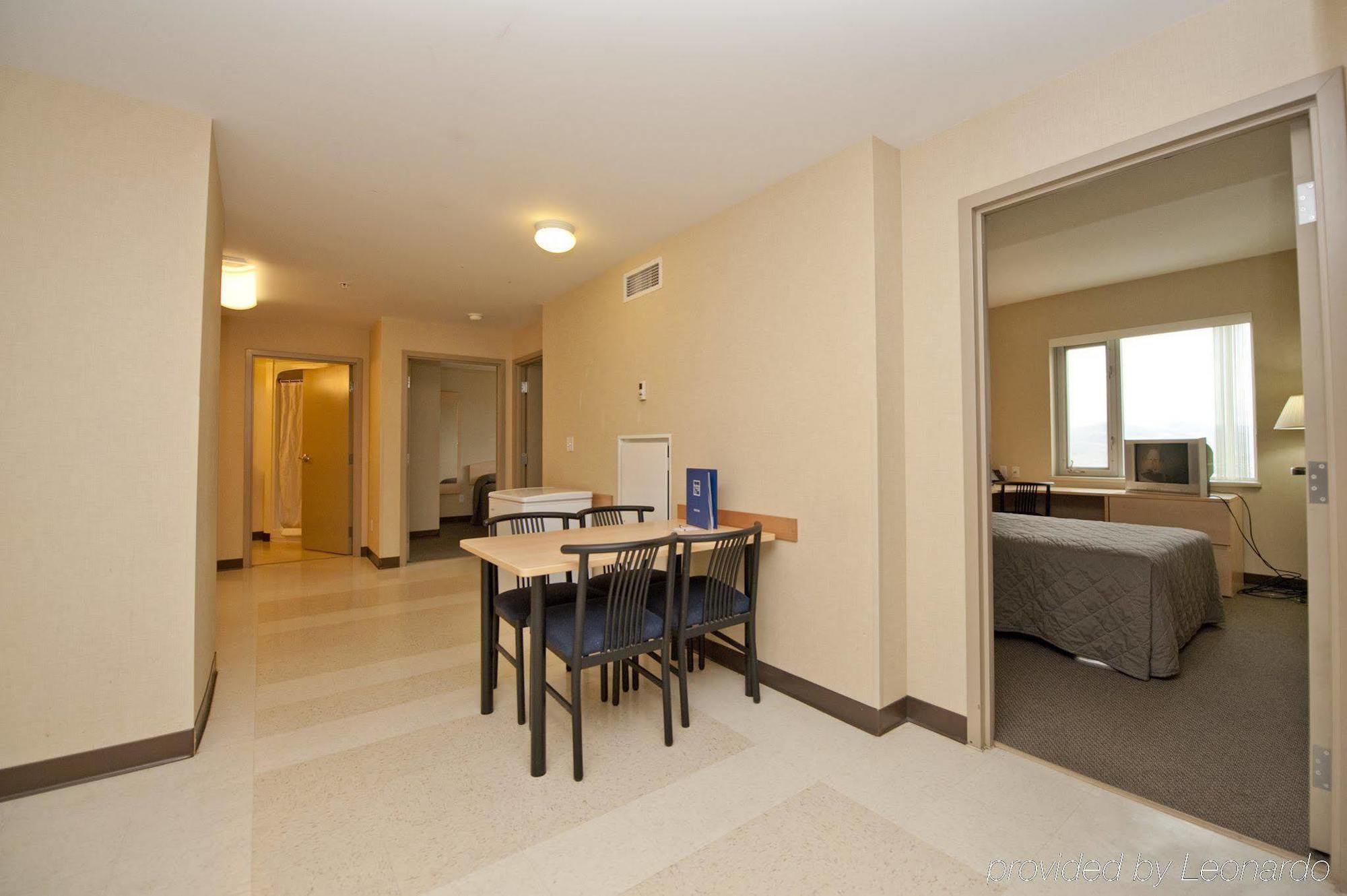 Residence & Conference Centre - Kamloops Ngoại thất bức ảnh