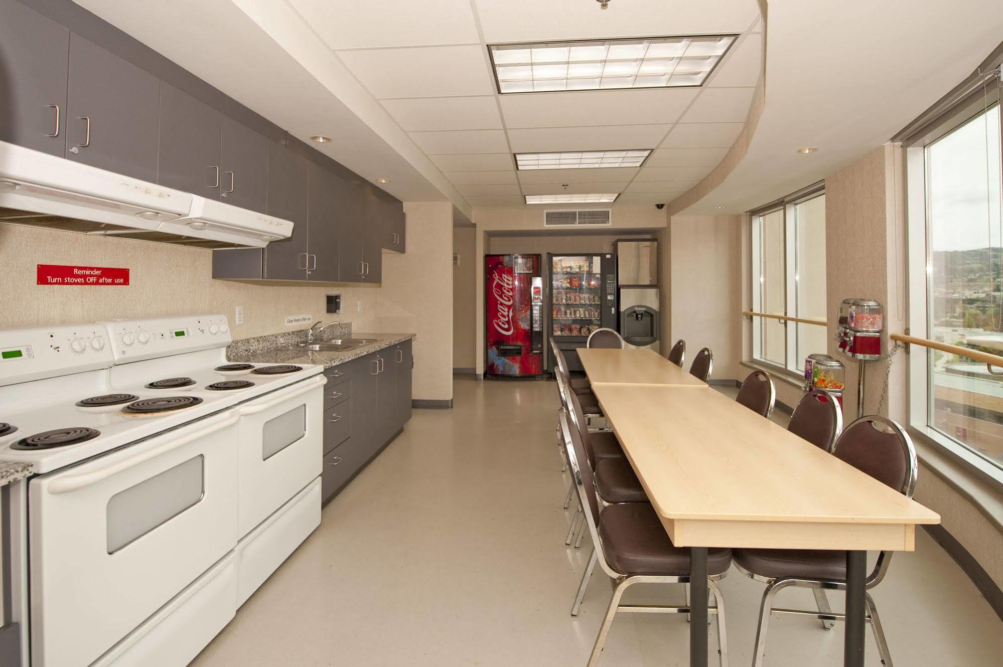 Residence & Conference Centre - Kamloops Ngoại thất bức ảnh
