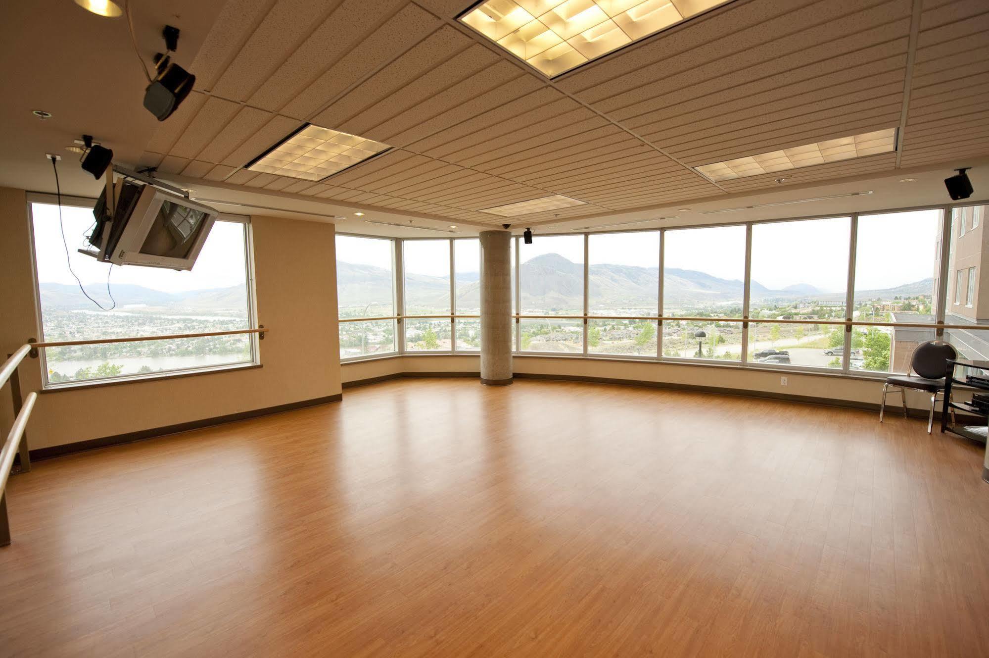 Residence & Conference Centre - Kamloops Ngoại thất bức ảnh